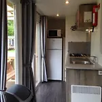 Family & مكان تخييم 4*